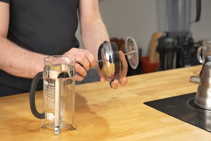 how to assemble a french press